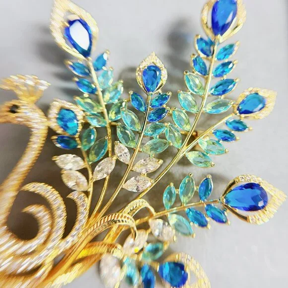 Peacock brooch, blue crystal brooch, gold brooch, dress brooch, formal brooch - Picture 6 of 8